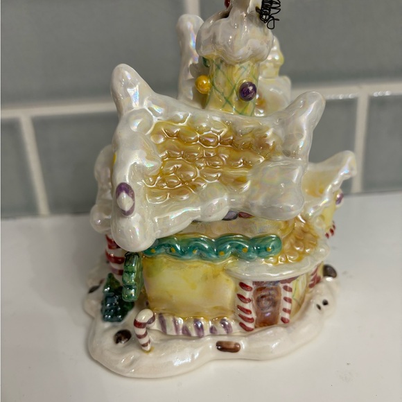 Blue sky Christmas Santa house candle holder - Picture 7 of 12